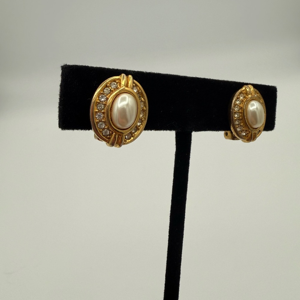 Vintage Burberry Pearl & Crystal Clip-on Earrings - Picture 3 of 5
